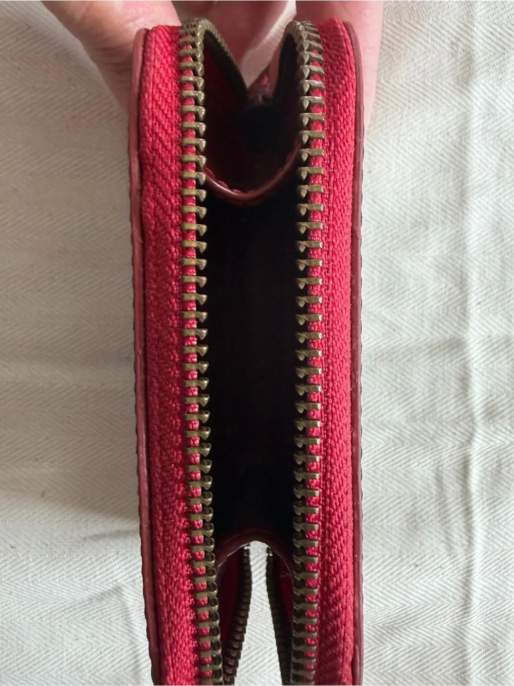Coin purse made from recycled tires